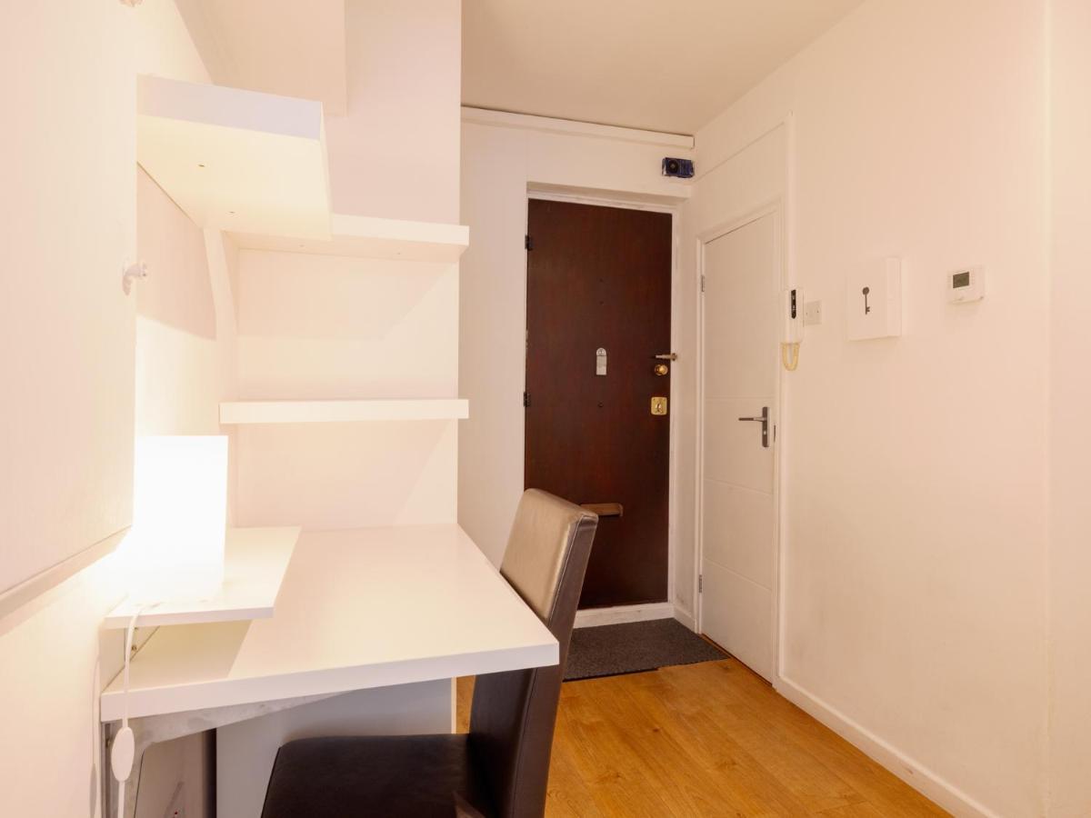 Spacious Flat In South With Balcony - Pass The Keys Appartamento *