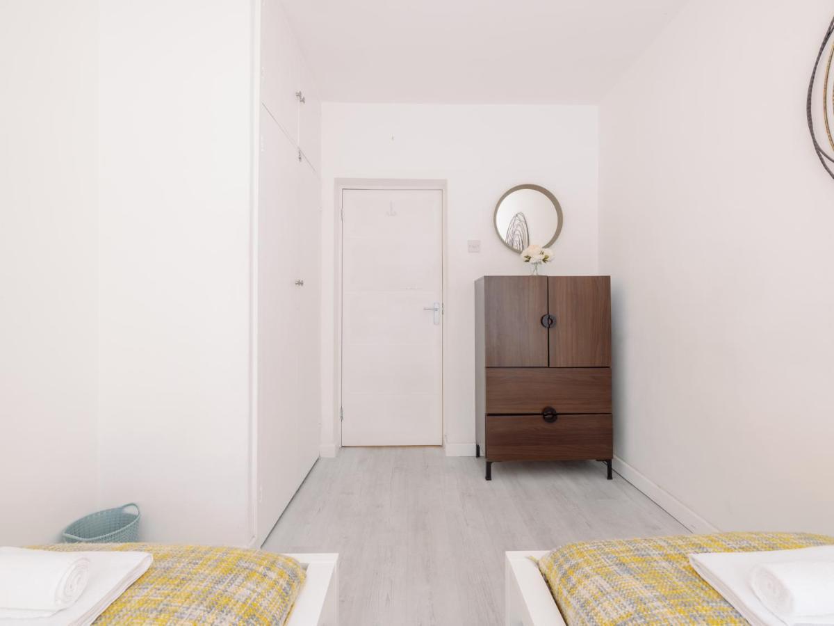 Appartamento Spacious Flat In South With Balcony - Pass The Keys