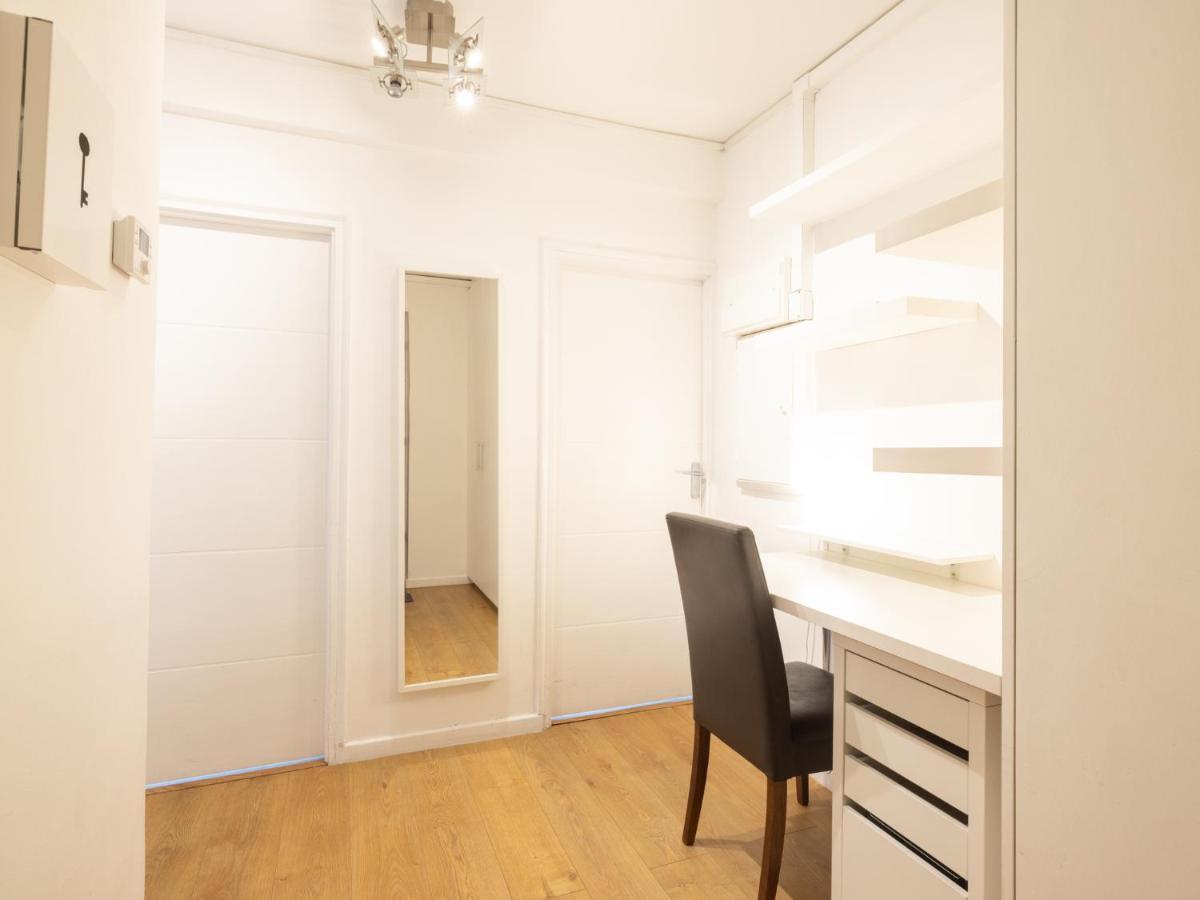Spacious Flat In South With Balcony - Pass The Keys Appartamento