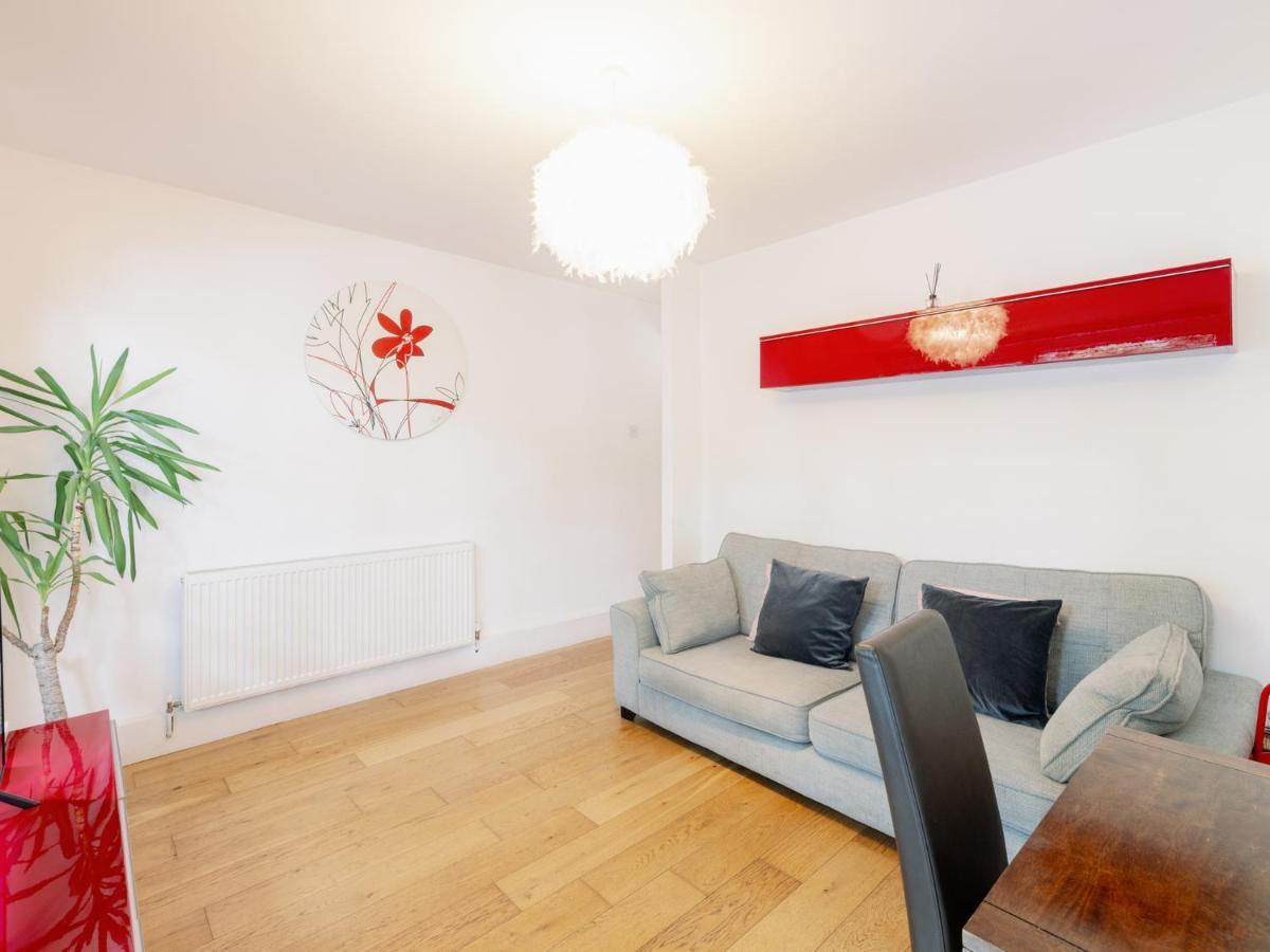 Spacious Flat In South With Balcony - Pass The Keys Appartamento